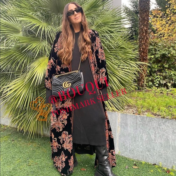 BLOGGERS FAV ZARA FLORAL PRINTED VELVET KIMONO - Picture 3 of 16